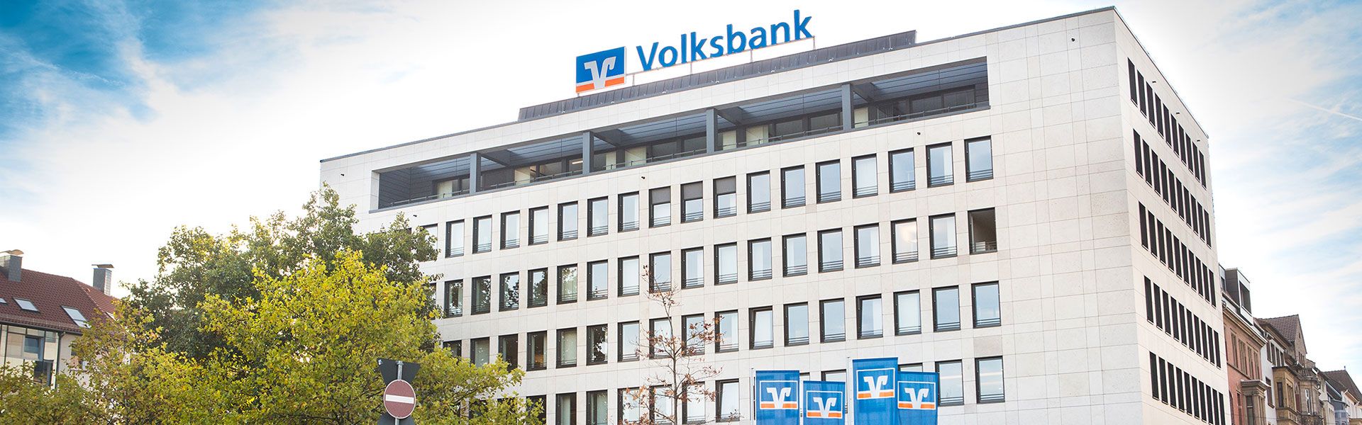 Außenansicht der Volksbank Bielefeld-Gütersloh
